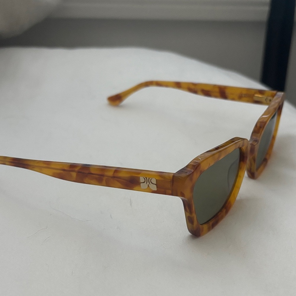 Chic Tortoise Shell Sunglasses